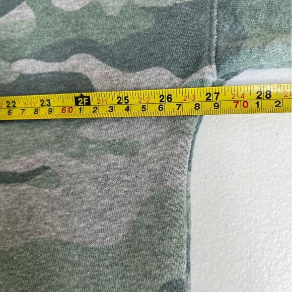 Time and Tru Green Gray Camo Split Side French Terry Sweatshirt Women XL 16 18 - Picture 10 of 13